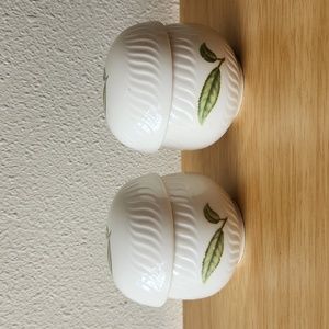 Porcelain Teacup with Lids and Tea Strainers